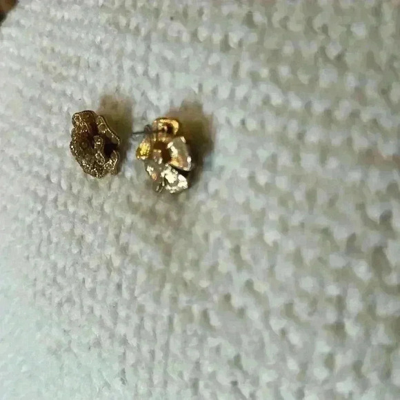 Rose gold flower earrings - Picture 3 of 3